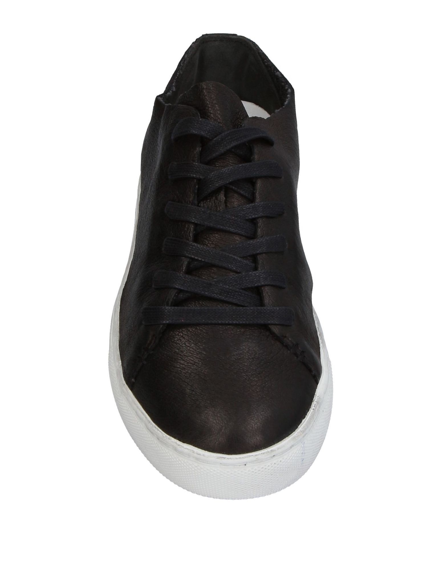 textured leather, no appliqués, solid colour, laces, round toeline, flat, leather lining, rubber sole, contains non-textile parts of animal origin