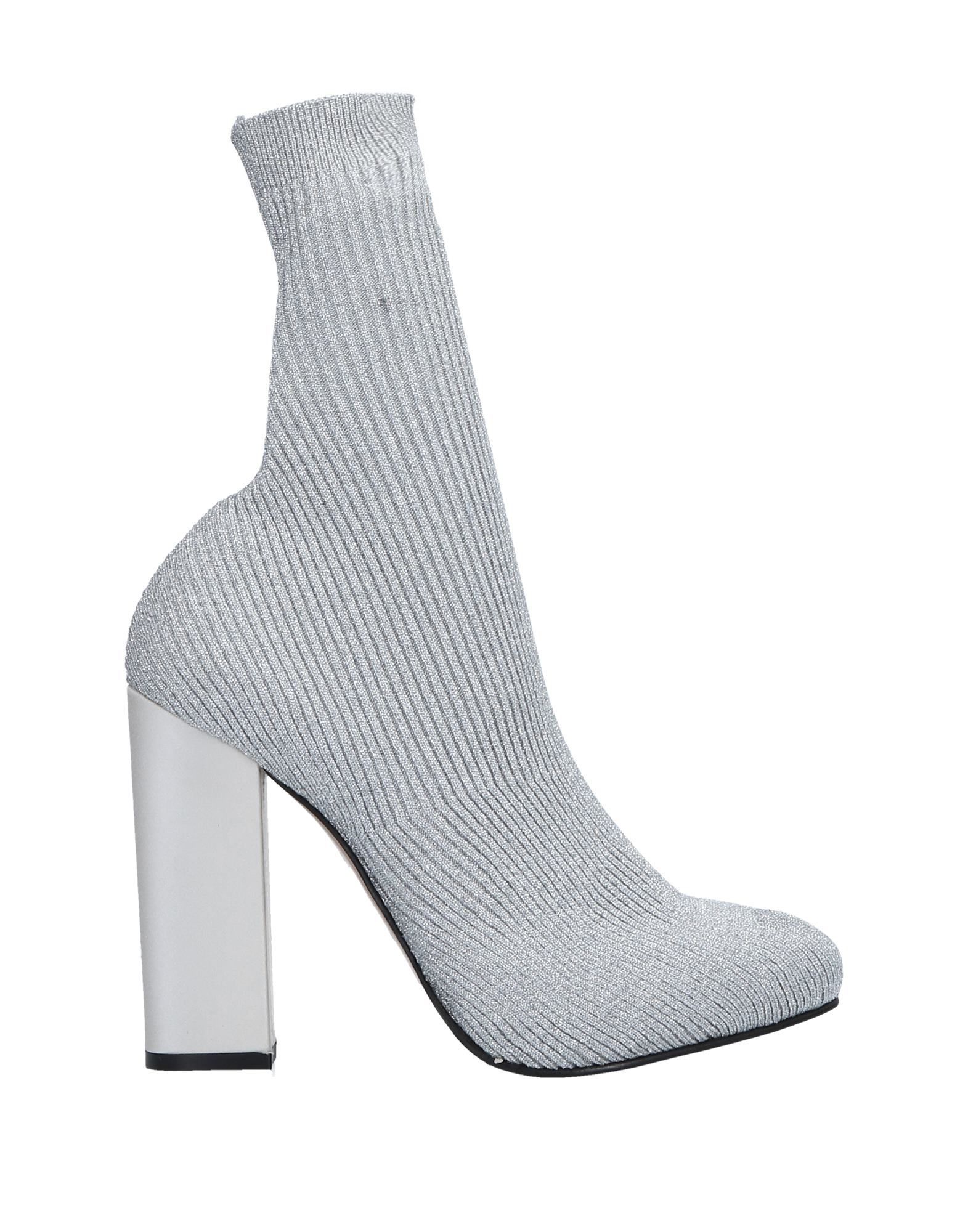 knitted, lamé, no appliqués, solid colour, round toeline, square heel, covered heel, fully lined, leather/rubber sole, contains non-textile parts of animal origin