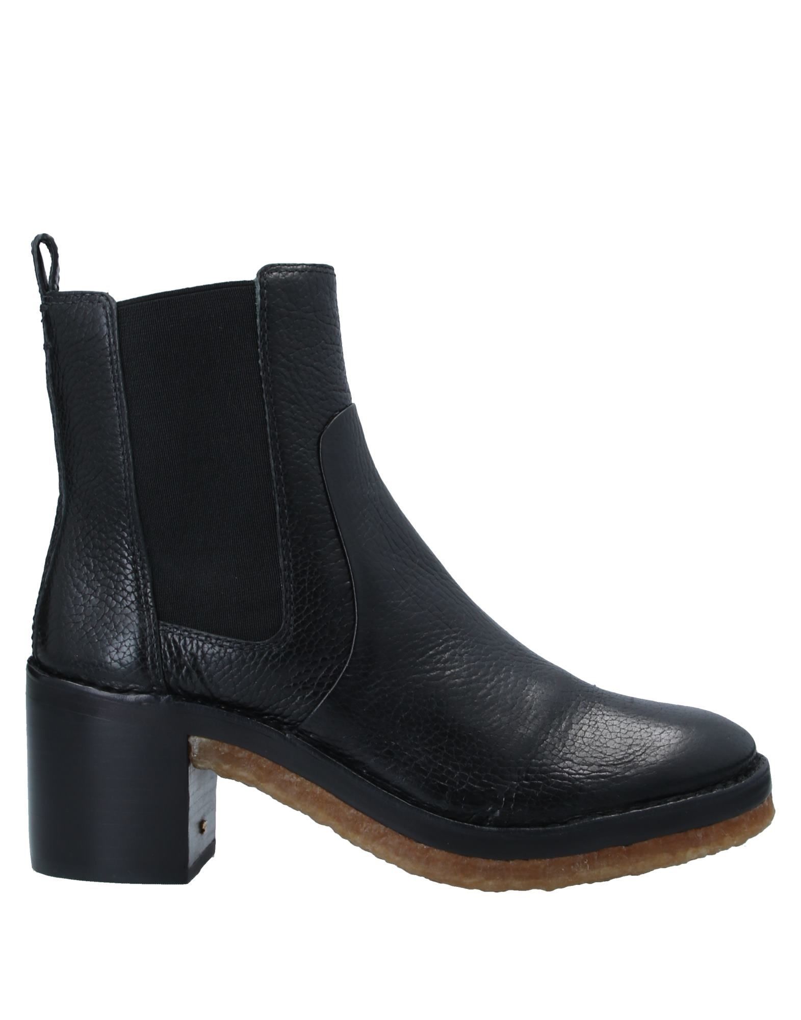 textured leather, no appliqués, solid colour, round toeline, square heel, leather lining, rubber sole, contains non-textile parts of animal origin, large sized