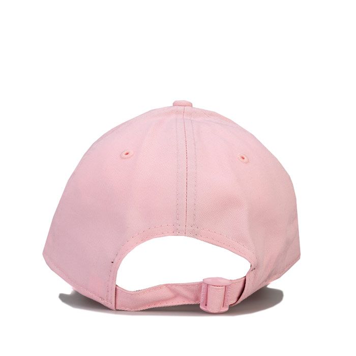 Womens New Era Boston Red Sox Essential 9Forty Cap in Pink.<BR><BR>- Pre-curved brim<BR>- Button to top<BR>- Perforations around centre<BR>- Tonal stitching<BR>- Adjustable back fastening<BR>- Boston Red Sox branding to front<BR>- New Era branding to side<BR>- 100% Cotton<BR>- Ref: 11871483