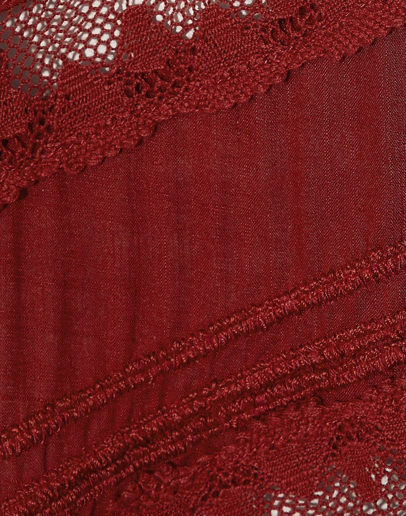lace, plain weave, no appliqués, basic solid colour, deep neckline, sleeveless, no pockets, large sized