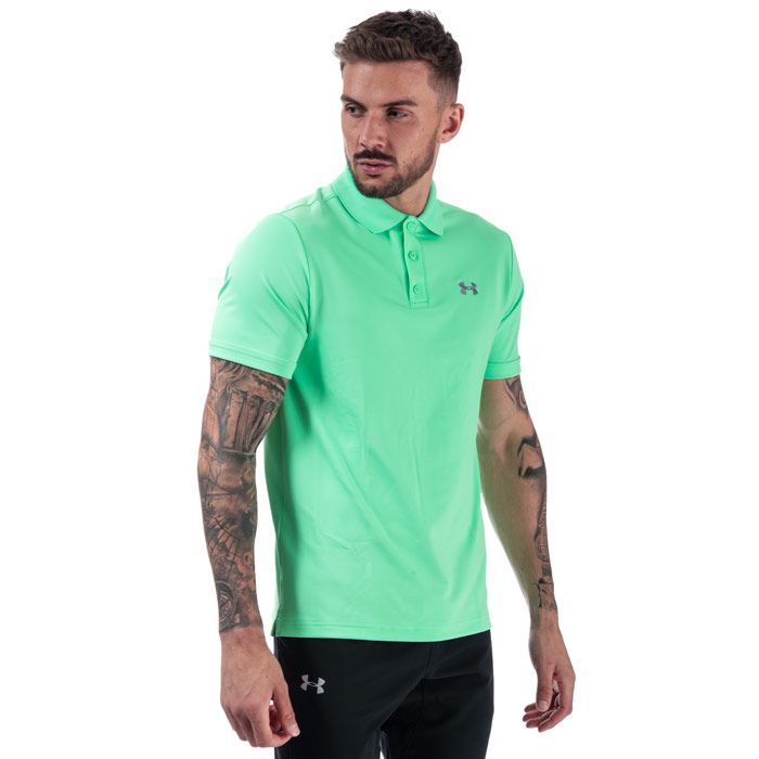 Mens Under Armour Performance Polo Shirt in Green. <BR><BR>- Loose: Fuller cut for complete comfort.<BR>- Smooth anti-pill fabric.<BR>- Lightweight  4-way stretch construction improves mobility and maintains shape.<BR>- Signature Moisture Transport System wicks away sweat to keep you dry and light.<BR>- Anti-microbial technology keeps your gear fresher for longer.<BR>- Durable rib-knit collar.<BR>- 3 button placket.<BR>- Side split hem.<BR>- Shoulder to hem approx. 28in<BR>- 95% Polyester  5% Elastane. Machine Washable.<BR>- Ref: 1242755375<BR><BR>Measurements are intended for guidance only.