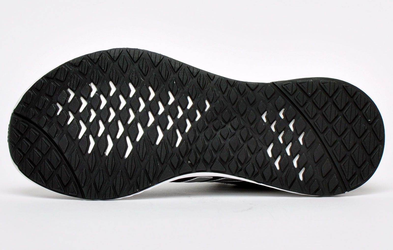 Deze Adidas Edge Lux hardloopschoenen voor dames stimuleren een natuurlijke bewegingsvrijheid met een sokachtige constructie met overlays van textielgaas voor een comfortabele, persoonlijke, nauwsluitende pasvorm.