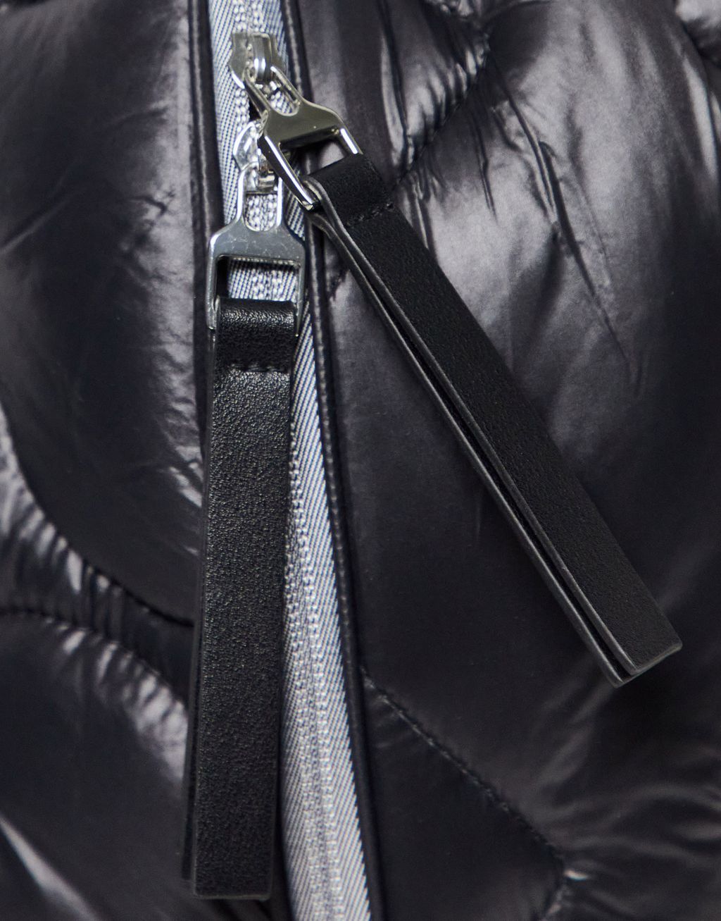Accessories by Topshop Pack it up Top handle Adjustable padded straps Two-way zip fastening External pockets Sold by Asos
