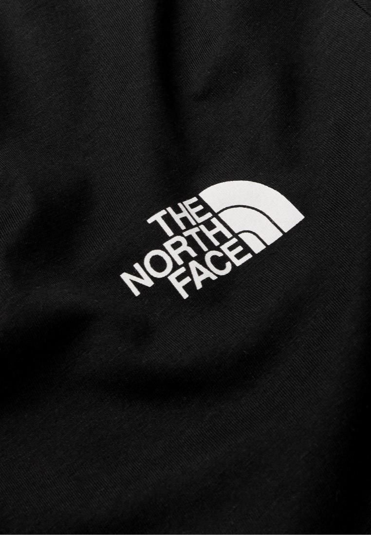 Men’s ‘simple Dome’ T-shirt from the North Face.         
Crafted From Soft Pure Cotton.         
The Classic Tee Features a Ribbed Knit Crew Neck, Short Sleeves, and a Straight Hem.         
Complete With a The North Face Logo to the Chest and Rear.         
Woven Branded Tab at the Hem.