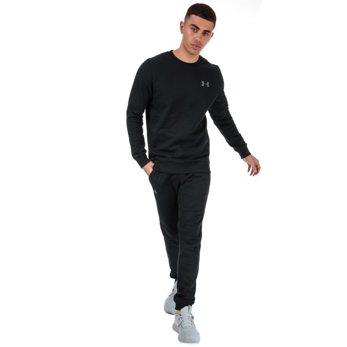 Mens Under Armour UA Rival Fleece Fitted Crew Sweatshirt in black.<BR><BR>- ColdGear fabric traps heat and wicks sweat to keep you warm  dry and light.<BR>- Super soft  cotton-blend fleece with brushed interior for extra warmth.<BR>- Ribbed crew neck.<BR>- Long sleeves.<BR>- Under Armour branding at left chest and back neck.<BR>- Ribbed cuffs and hem.<BR>- Fitted fit; next to skin without the squeeze.<BR>- 80% Cotton  20% Polyester.  Machine washable.<BR>- Ref: 1302854-001