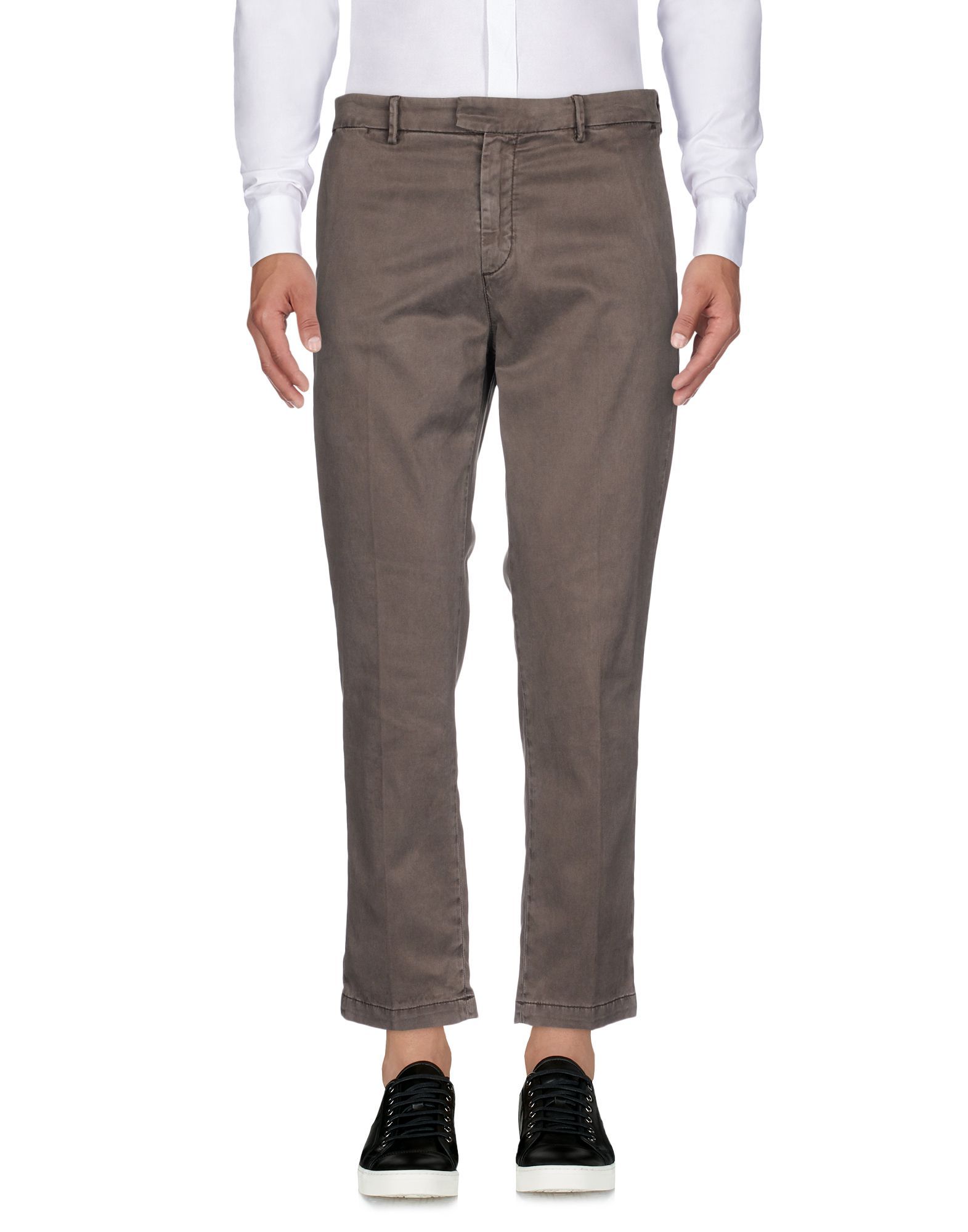 Plain weave<br>Logo<br>Solid colour<br>Mid Rise<br>Tapered leg<br>Regular fit<br>Hook-and-bar, zip<br>Multipockets<br>Chinos<br>