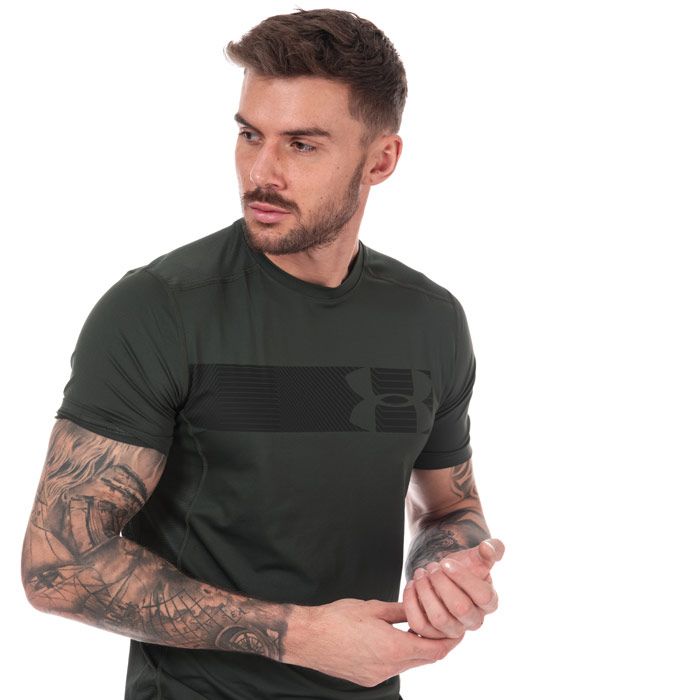 Mens Under Armour Raid T-Shirt in Green<BR>- HeatGear fabric wicks sweat and regulates body temperature.<BR>- Contrasting mesh fabric to reverse and side panels for strategic ventilation.<BR>- Crew neck.<BR>- Ribbed collar.<BR>- Raglan short sleeves.<BR>- UA branded graphic to chest.<BR>- Fitted: Next-to-skin without the squeeze.<BR>- Shoulder to hem approx. 27in<BR>-  90% Polyester  10% Elastane. Machine Washable.<BR>- Ref: 1345305310<BR><BR>Measurements are intended for guidance only