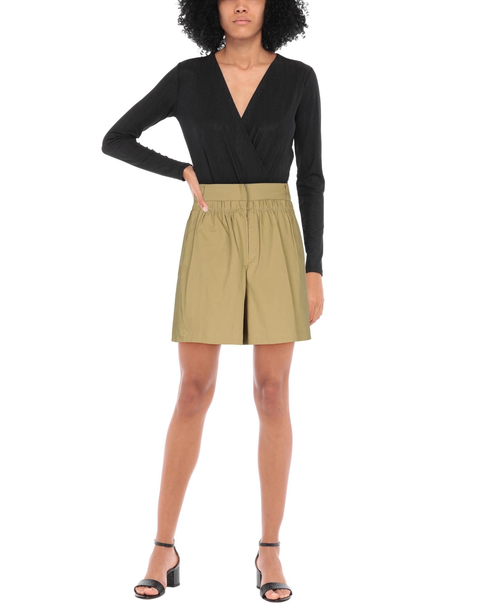 plain weave, solid colour, frills, high waisted, zipper closure, multipockets, stretch