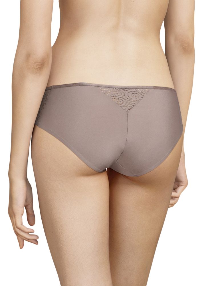 This hipster from the Chantelle Pyramide range have seductive lace panels at the sides for a sexy look. Fitting low on the hips, with a smooth waistband and leg openings for no VPL. Size Guide: XS (8), S (10), M (12), L (14), XL (16), 2XL (18).