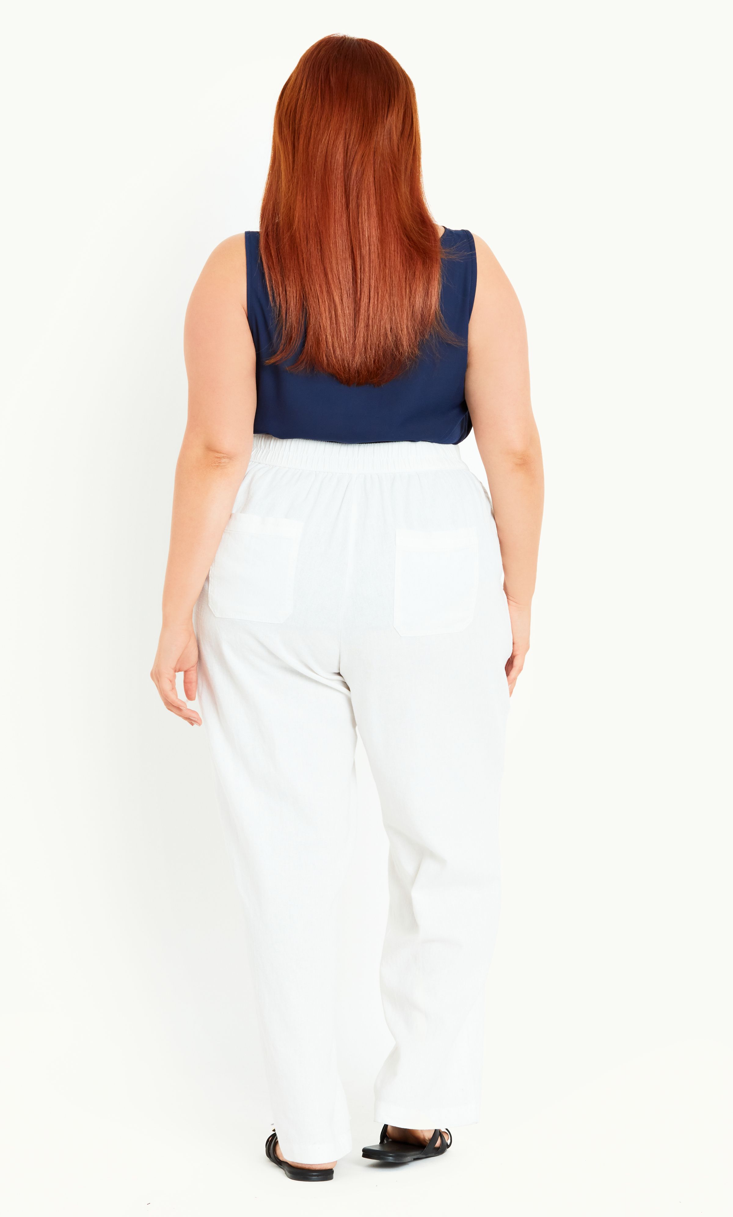 Perfect crisp, summer style with the Linen Blend Trouser. Featuring functional pockets, a drawstring waist and a straight leg fit, these breezy trousers are the ultimate blend of comfort and style. Key Features Include: - Drawstring waist with elasticated back - Functional side & back pockets - Linen blend fabrication - Relaxed wide leg fit - Full length Add a pop of colour with a vibrantly printed tee.