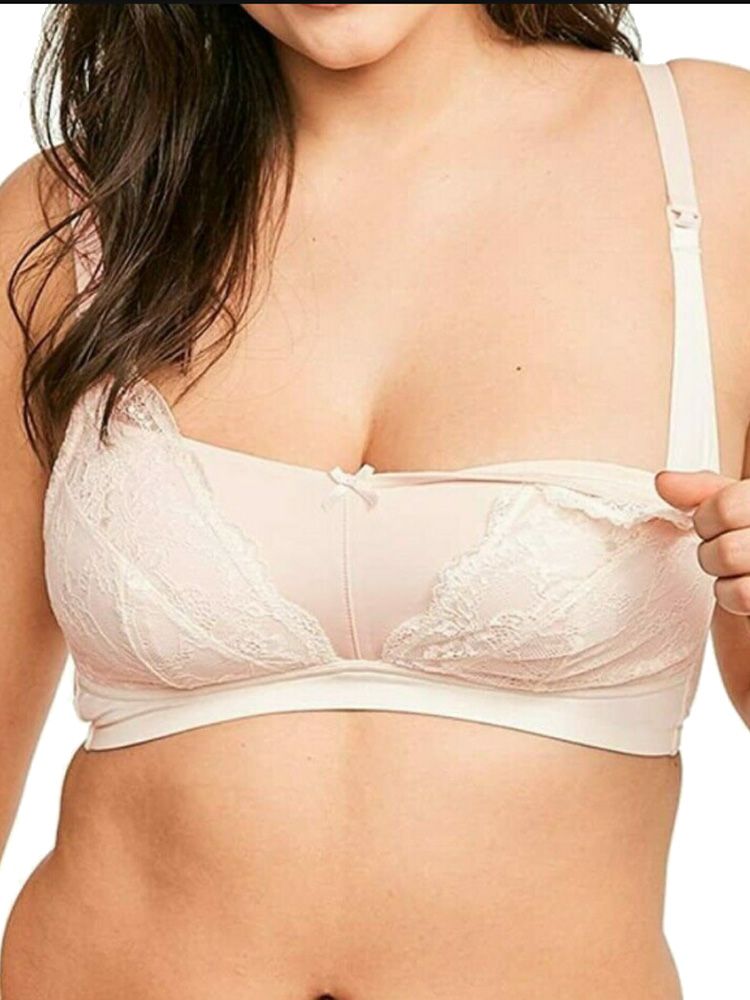 This pretty Figleaves non-wired nursing bra has a gorgeous ivory lace overlay and cute bow in the middle. It includes drop down cups for easy feeding and a soft and deep elasticated band, padded hook and eye and encased seams, all providing for comfort.