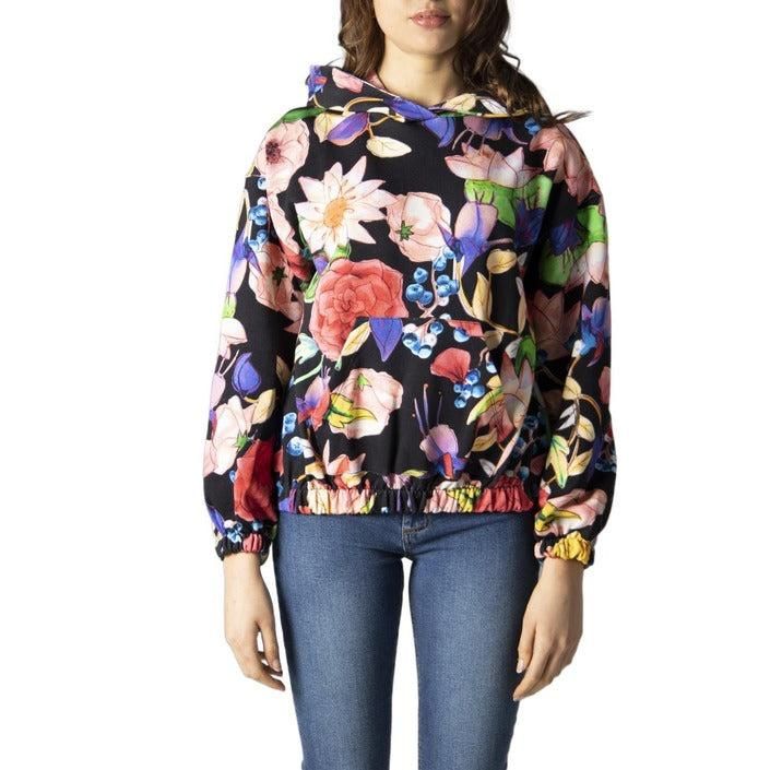 Brand: Desigual
Gender: Women
Type: Sweatshirts
Season: Spring/Summer

PRODUCT DETAIL
• Color: black
• Pattern: print
• Fastening: slip on
• Sleeves: long
• Collar: hood
• Pockets: front pockets

COMPOSITION AND MATERIAL
• Composition: -100% cotton 
•  Washing: machine wash at 30°
