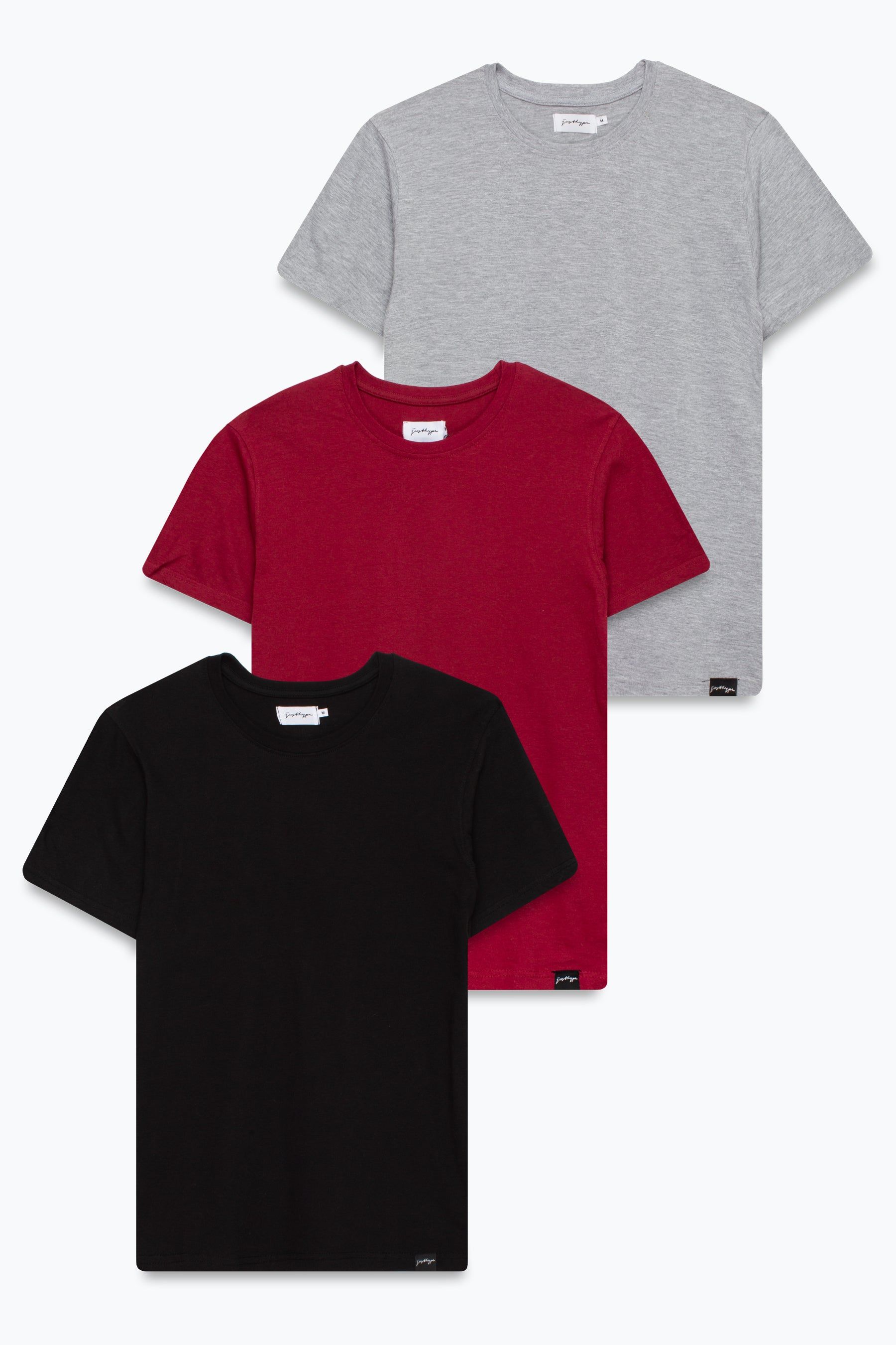 Make the most of your spending and stock up on our Men's 3-pack t-shirts. Each t-shirt is designed with a soft-touch fabric base for the ultimate comfort and breathable fabric. Highlighting a crew neckline and short sleeves for a classic fit. Your everyday tees just got simpler. The model wears a size M. Machine washable.