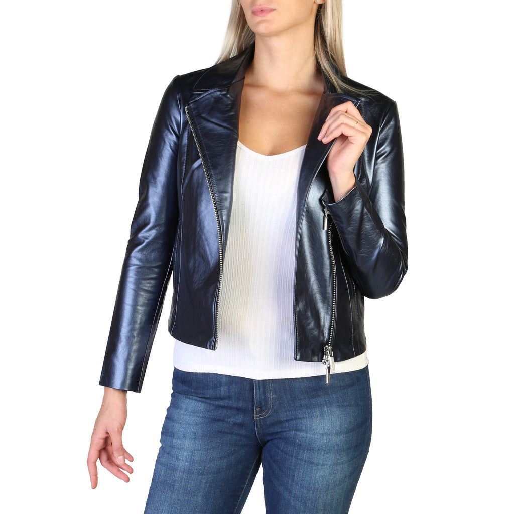 Gender: Woman   Type: Jacket   Fastening: zip   Sleeves: long   External pockets: 2   Material: viscose 100%   Main lining: polyester 100%   Pattern: solid colour   Washing: hand wash   Model height, cm: 175   Model wears a size: S   Inside: lined   Details: visible logo