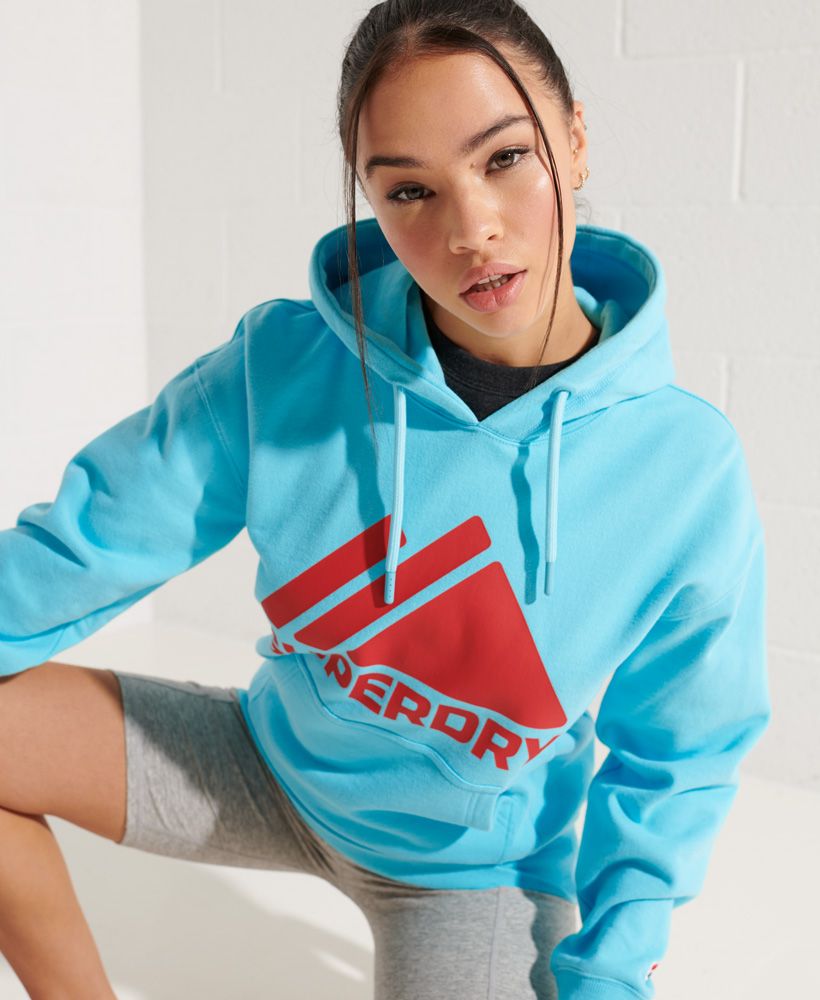 Get the ultimate sporty vibe with our Mountain Sport Mono Hoodie, featuring ribbed panels, and a mountain inspired textured graphic.Relaxed fit – the classic Superdry fit. Not too slim, not too loose, just right. Go for your normal sizeDrawstring hoodSoft liningRibbed cuffs and hemRibbed panelsFront pouch pocketTextured graphicEmbroidered logoSignature logo patch