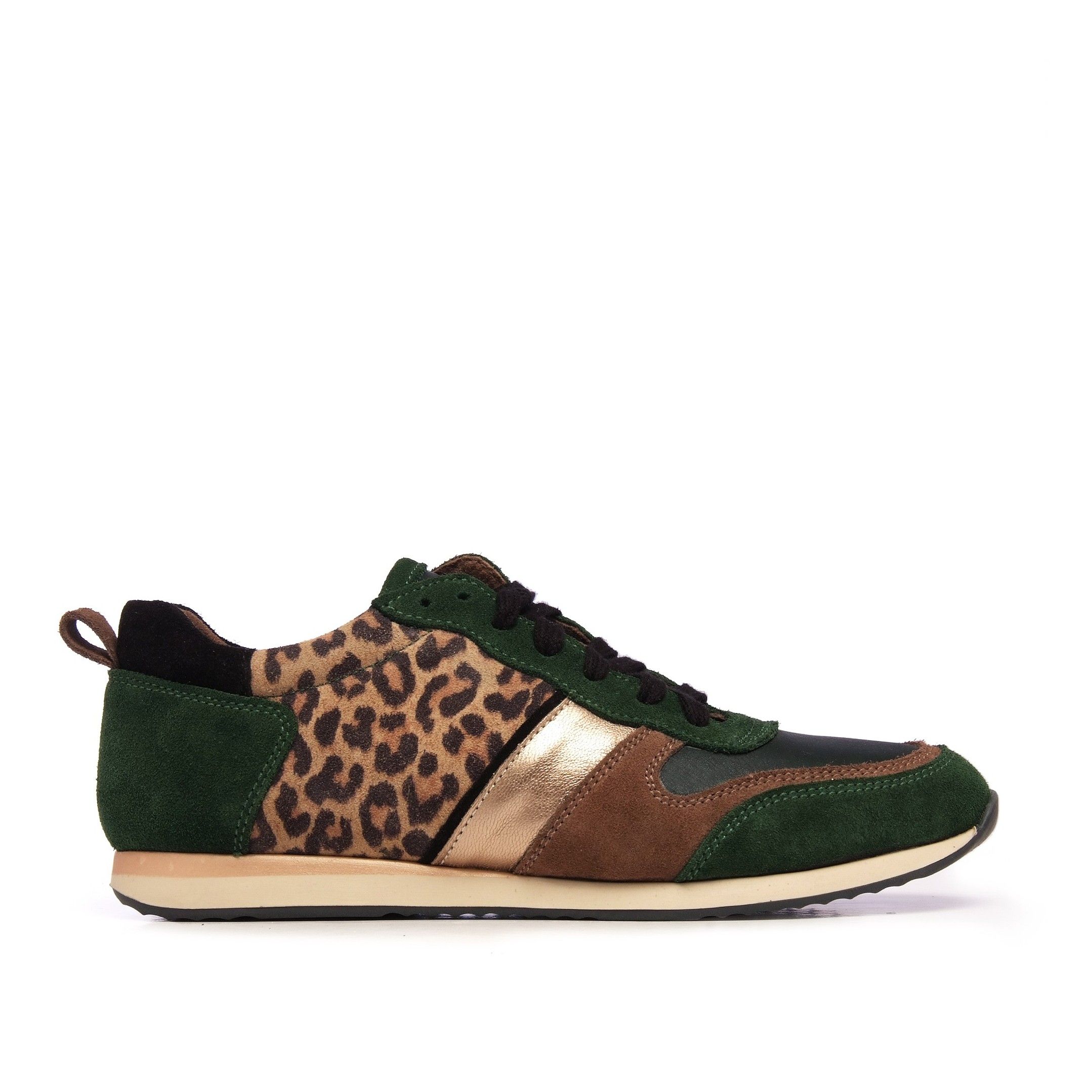 Leather sneakers with laces for women. Upper, inner and insole made of leather. Laces closure. Made in Spain.