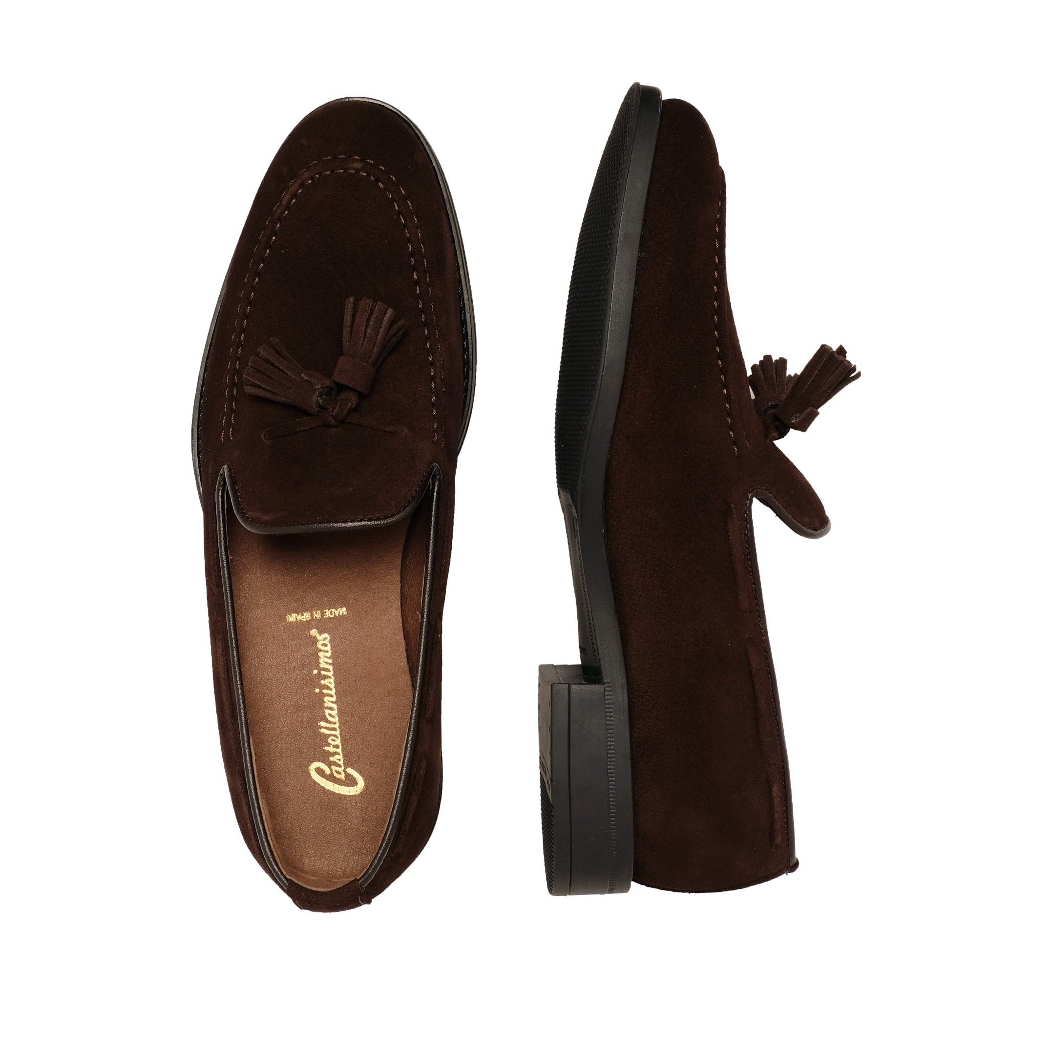 Leather moccasin with tassels for men. Upper and inner made of leather. Rubber sole. Made in Spain.