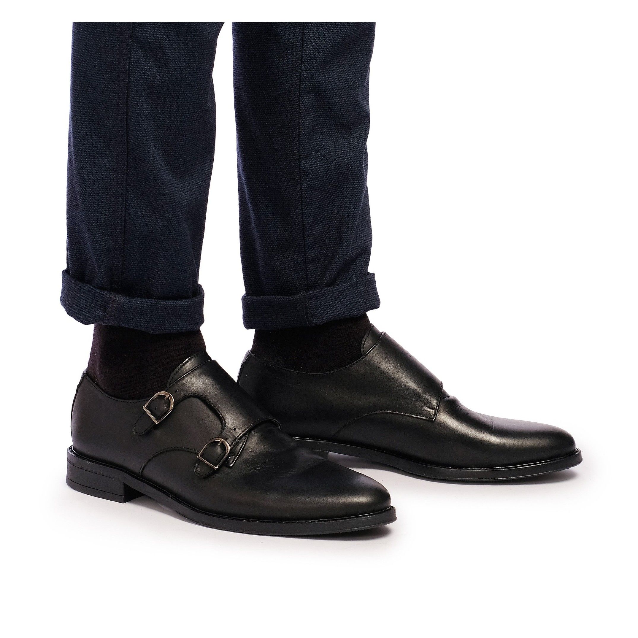 Monk shoes to dress for men. Upper and inner made of leather. Laces closure. Rubber sole. Made in Spain.