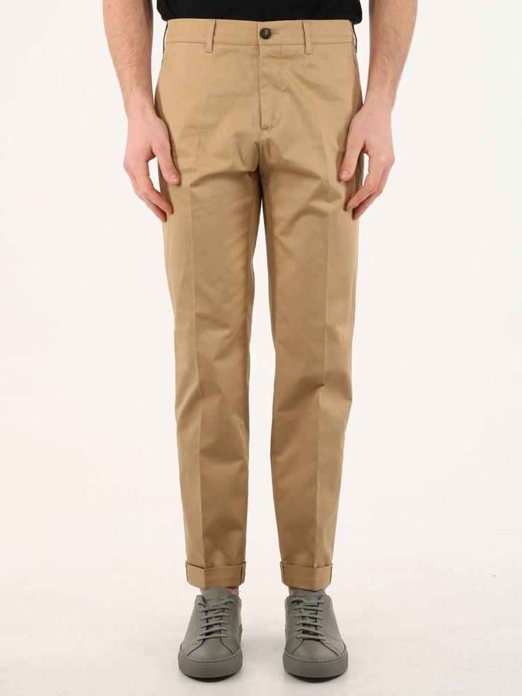 Golden collection beige chinos with straight leg and two front pockets. It features a detachable white patch with embroidered red letter G and two double gold stars on the back. The model is 184cm tall and wears size 48. 