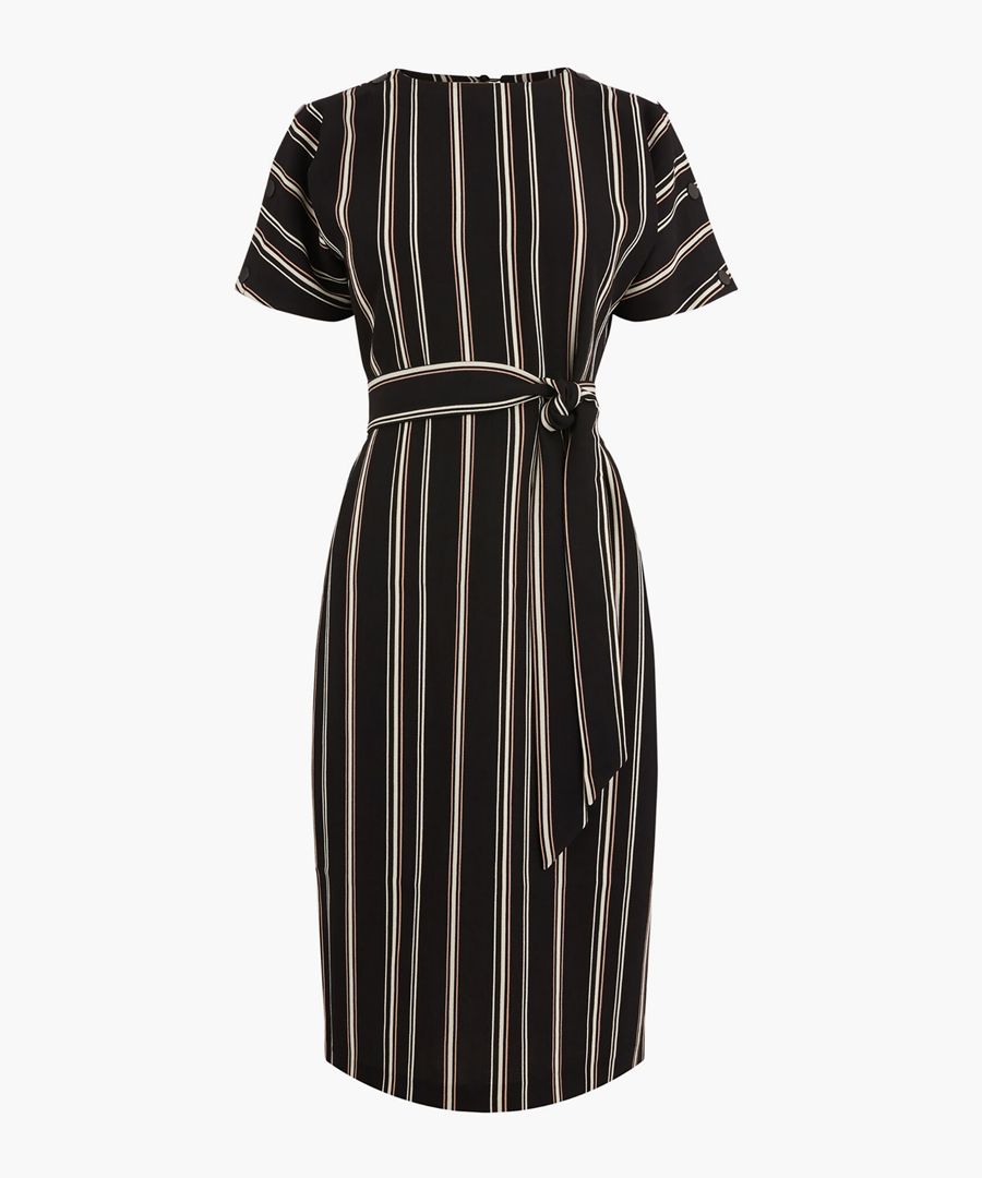 Shaking up womenswear on the British high street, Warehouse brings forward-thinking fashion for the modern, urban style maven.