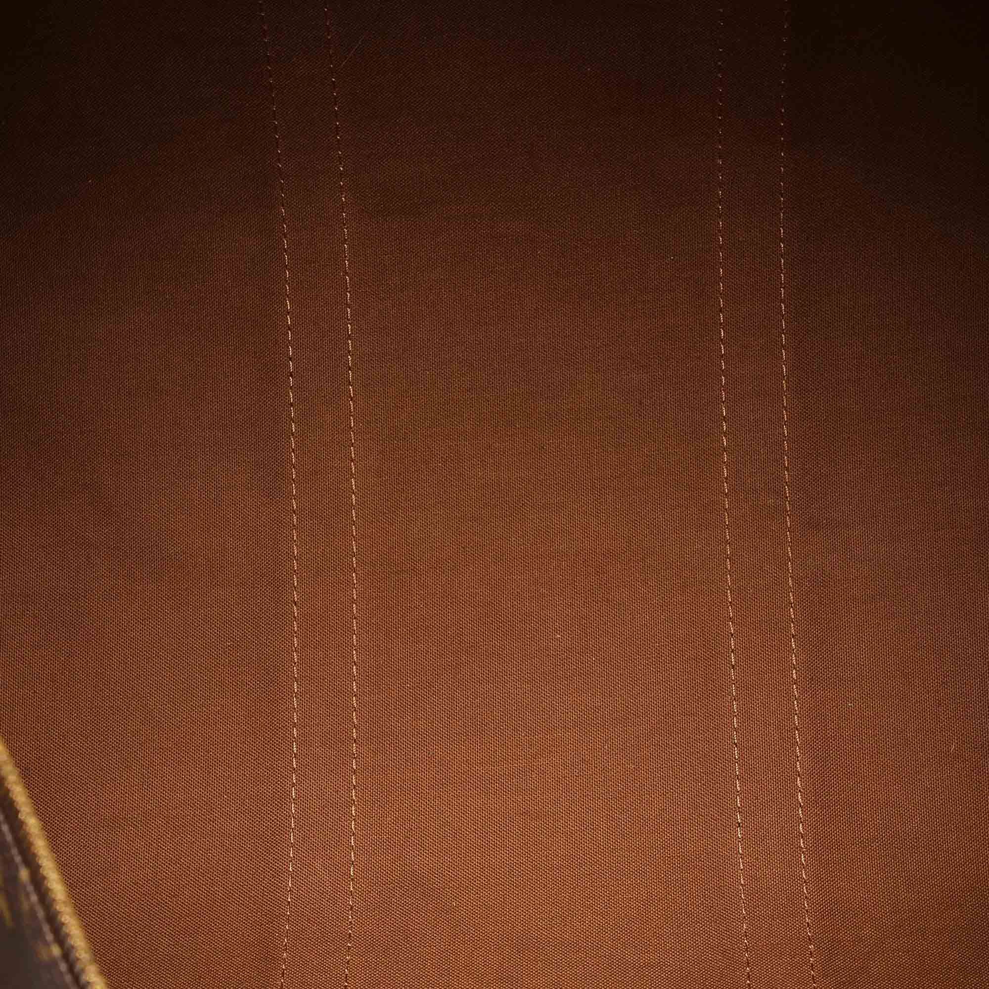 VINTAGE. RRP AS NEW. The Keepall Bandouliere 60 features the Monogram canvas body with vachetta trim, rolled vachetta handles, a detachable flat strap, and a two-way top zip closure.Exterior back is discolored. Exterior bottom is discolored. Exterior corners is discolored. Exterior front is discolored. Exterior handle is discolored. Exterior side is discolored. Buckle is scratched and tarnished. Zipper is scratched and tarnished.

Dimensions:
Length 27cm
Width 60cm
Depth 24.5cm
Hand Drop 33cm
Shoulder Drop 33cm

Original Accessories: Name Tag

Serial Number: SP0926
Color: Brown
Material: Canvas x Monogram Canvas x Leather x Vachetta Leather
Country of Origin: France
Boutique Reference: SSU92769K1407


Product Rating: GoodCondition

To help provide you with a wider range of products, this item will be shipped to you from an international warehouse. This means that the delivery may take a little bit longer than usual. Tracking details will be provided for you inside your dispatch email and in your account