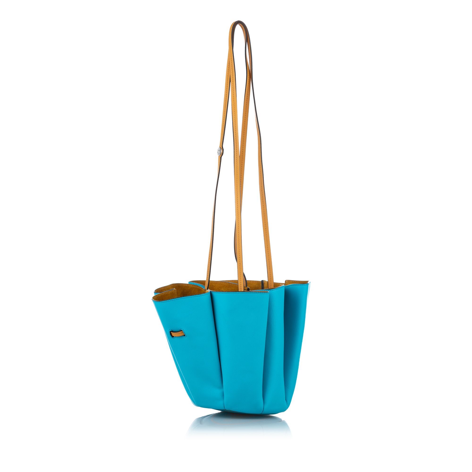 VINTAGE. RRP AS NEW. The Margeurite Bicolor bucket bag features a leather body, flat straps, Mother and Child motif print at the base and drawstring closure.Exterior back is discolored. Exterior front is discolored.

Dimensions:
Length 23cm
Width 32cm
Depth 14cm
Shoulder Drop 45cm

Original Accessories: Dust Bag

Serial Number: 32015
Color: Blue x Turquoise x Brown x Light Brown
Material: Leather x Calf
Country of Origin: France
Boutique Reference: SSU98275K1342


Product Rating: VeryGoodCondition