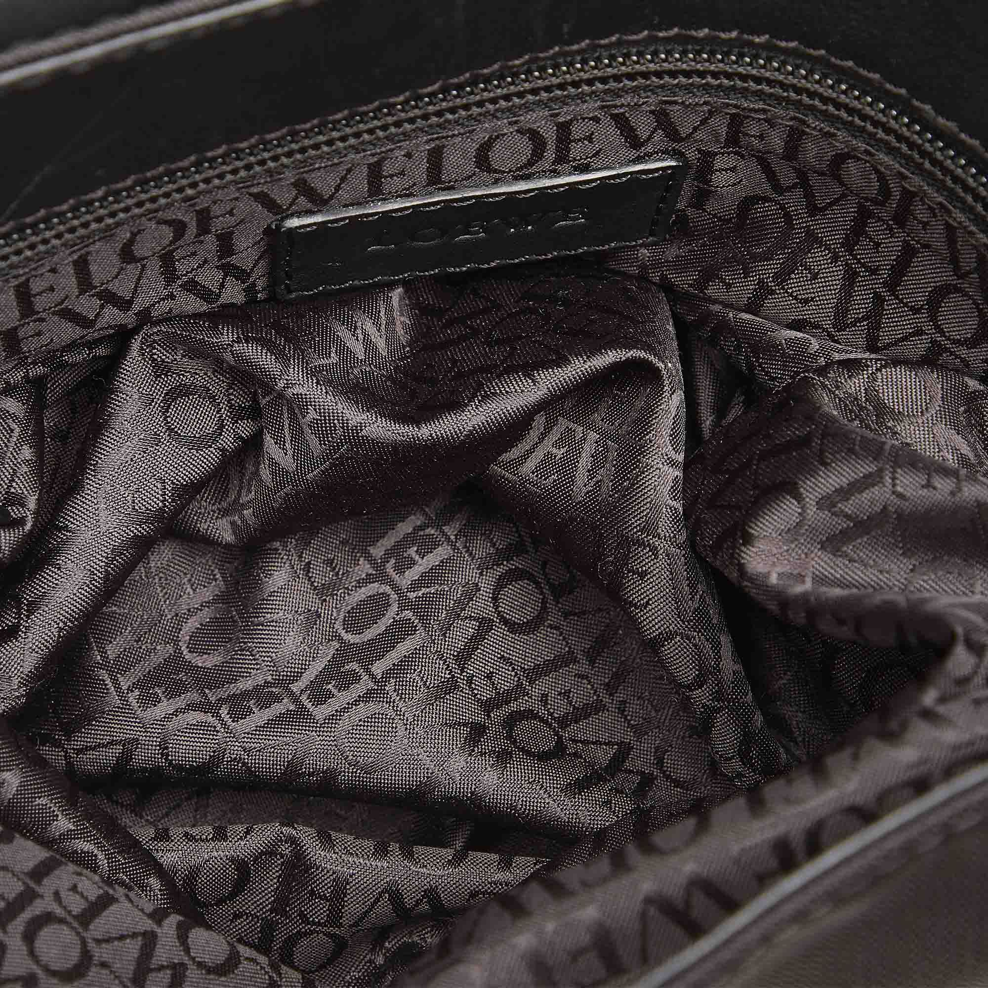 VINTAGE. RRP AS NEW. This crossbody bag features a leather body, an adjustable flat leather strap, a front flap with a hook closure, and an interior zip pocket.
Dimensions:
Length 37cm
Width 31cm
Depth 2cm
Shoulder Drop 63cm

Original Accessories: Dust Bag

Color: Black
Material: Leather x Calf
Country of Origin: Spain
Boutique Reference: SSU95185K1342


Product Rating: GoodCondition