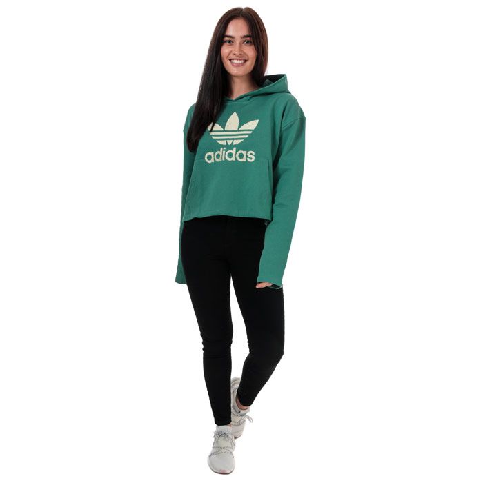 Womens adidas Originals Premium Hoody in green.<BR>- Drawcord-adjustable hood.<BR>- Regular fit.<BR>- Crop top hoodie.<BR>- Large embroidered Trefoil logo.<BR>- Elastic cuffs.<BR>- Flatlock stitching on cut lines.<BR>- Main material: 100% Cotton. Machine washable. <BR>- Ref: FM2649