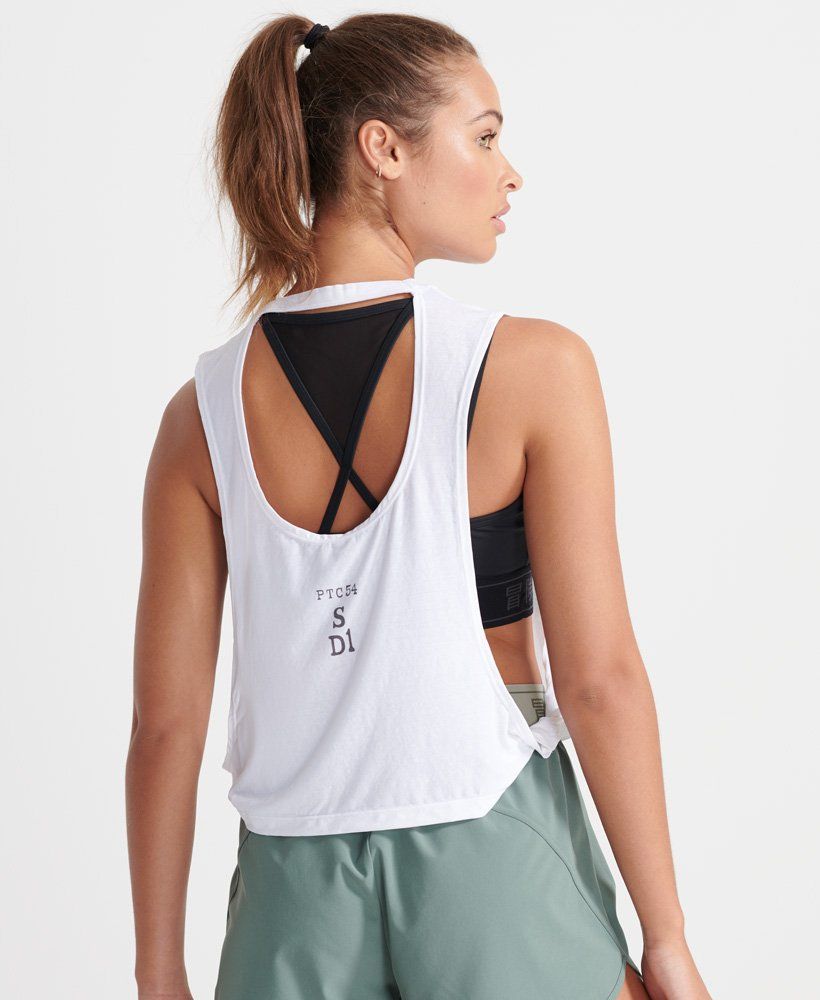 Keep your temperature down and your motivation up in our Training Bootcamp Crop Tank Top. Ensuring you stay cool during an intense workout session.Relaxed: A classic fit. Not too slim, not too tight – no distractions hereCropped fitTwisted hemScoop cut out backSplit side designPrinted front graphicSuperdry logo patch