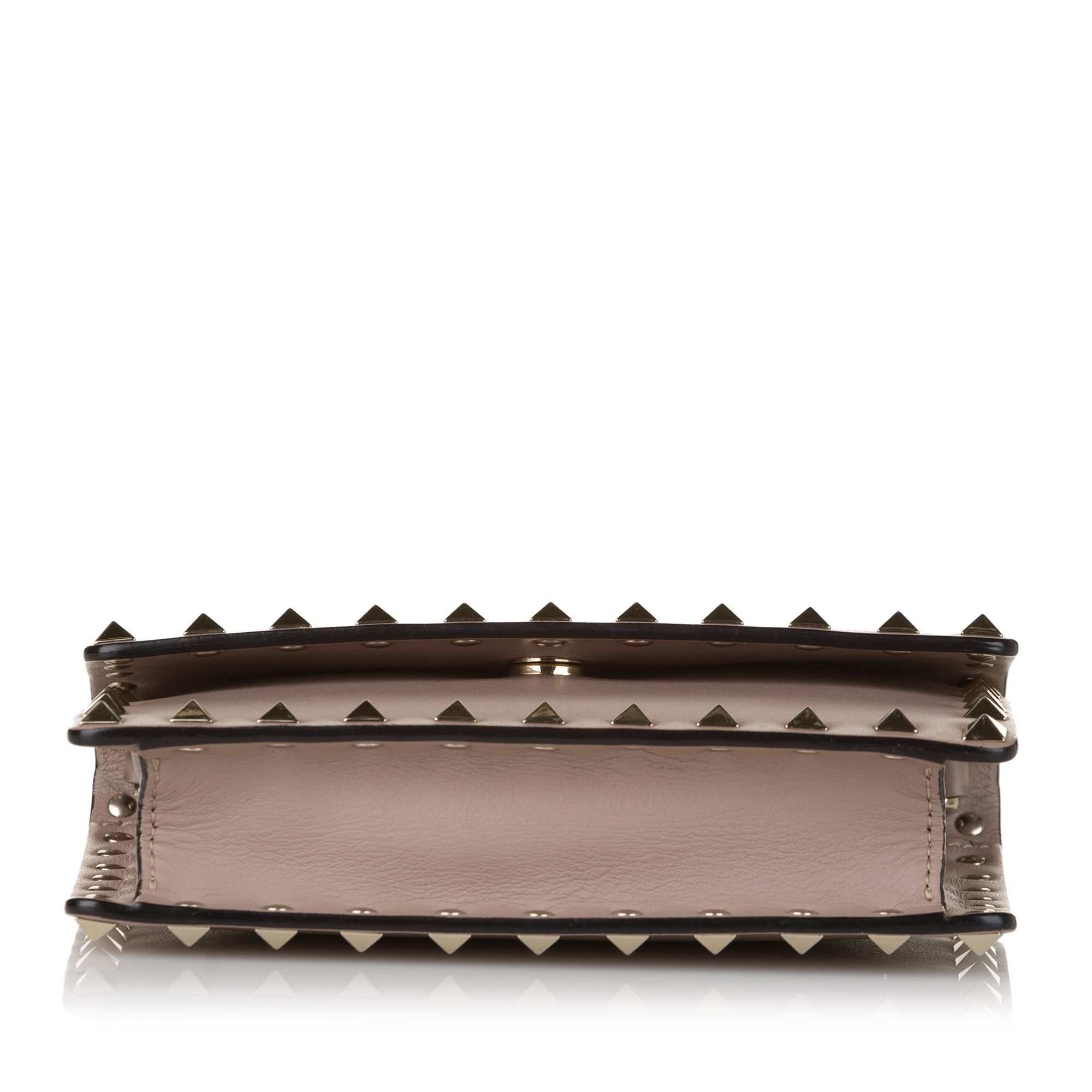 VINTAGE. RRP AS NEW. This crossbody bag features a leather body with stud details, a studded flat leather strap, a front flap with a magnetic snap closure, and an interior slip pocket.

Dimensions:
Length 12cm
Width 16cm
Depth 4cm
Shoulder Drop 58cm

Original Accessories: Dust Bag

Color: Brown x Beige
Material: Leather x Calf
Country of Origin: Italy
Boutique Reference: SSU162687K1342


Product Rating: VeryGoodCondition

Certificate of Authenticity is available upon request with no extra fee required. Please contact our customer service team.