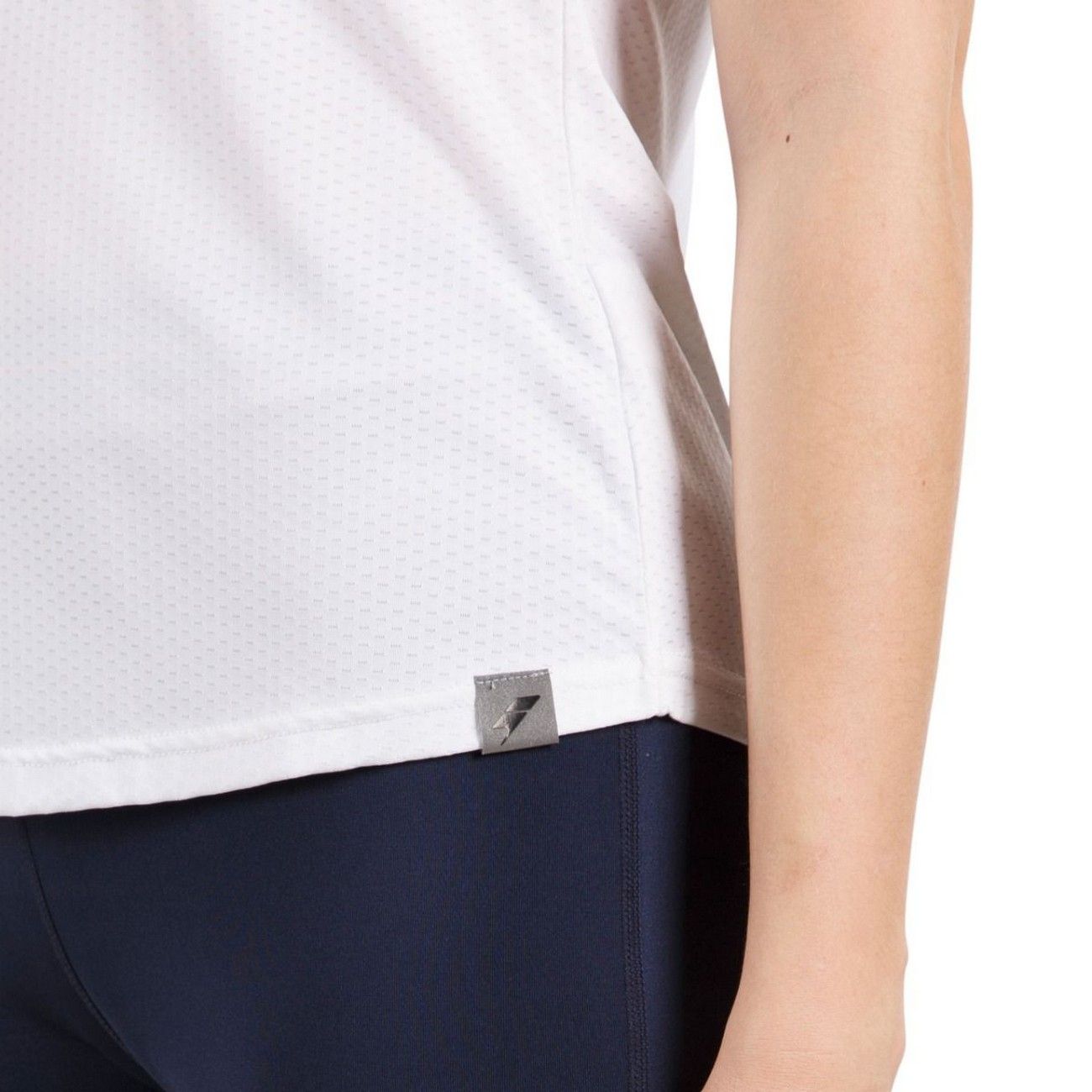 Design: Plain. Fit: Relaxed Fit. Neckline: Round Neck. Sleeve-Type: Sleeveless. Reflective Logo.