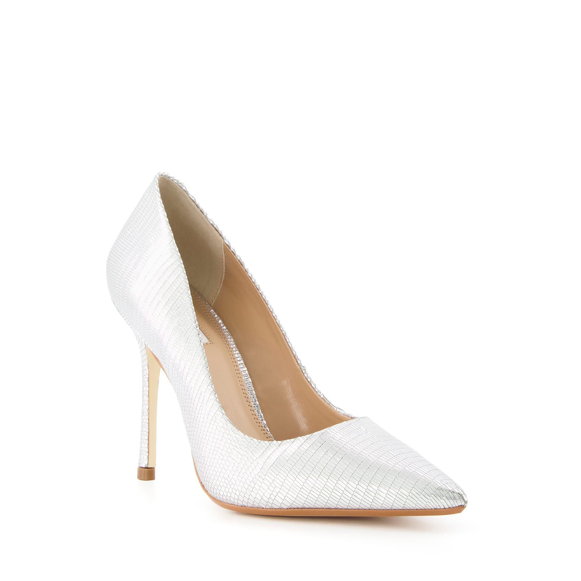 Office or going out, these heels are the perfect styles to elevate your outfit. Working on a classic court style with a sophisticated pointed to, they rest on a slim stiletto heel for an effortlessly chic finish.