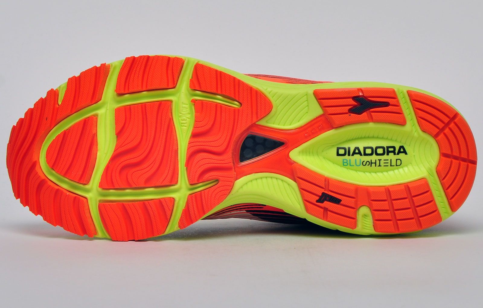 diadora blushield mythos fly