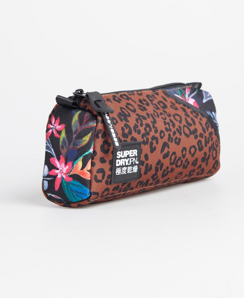 Superdry women's City Pack printed pencil case. Ideal for storing all your essential stationary. This pencil case features a print design with a spacious main compartment. This is finished with a Superdry badge on the front and Superdry branded zip tab.H 12cm L 23cm D 7cm