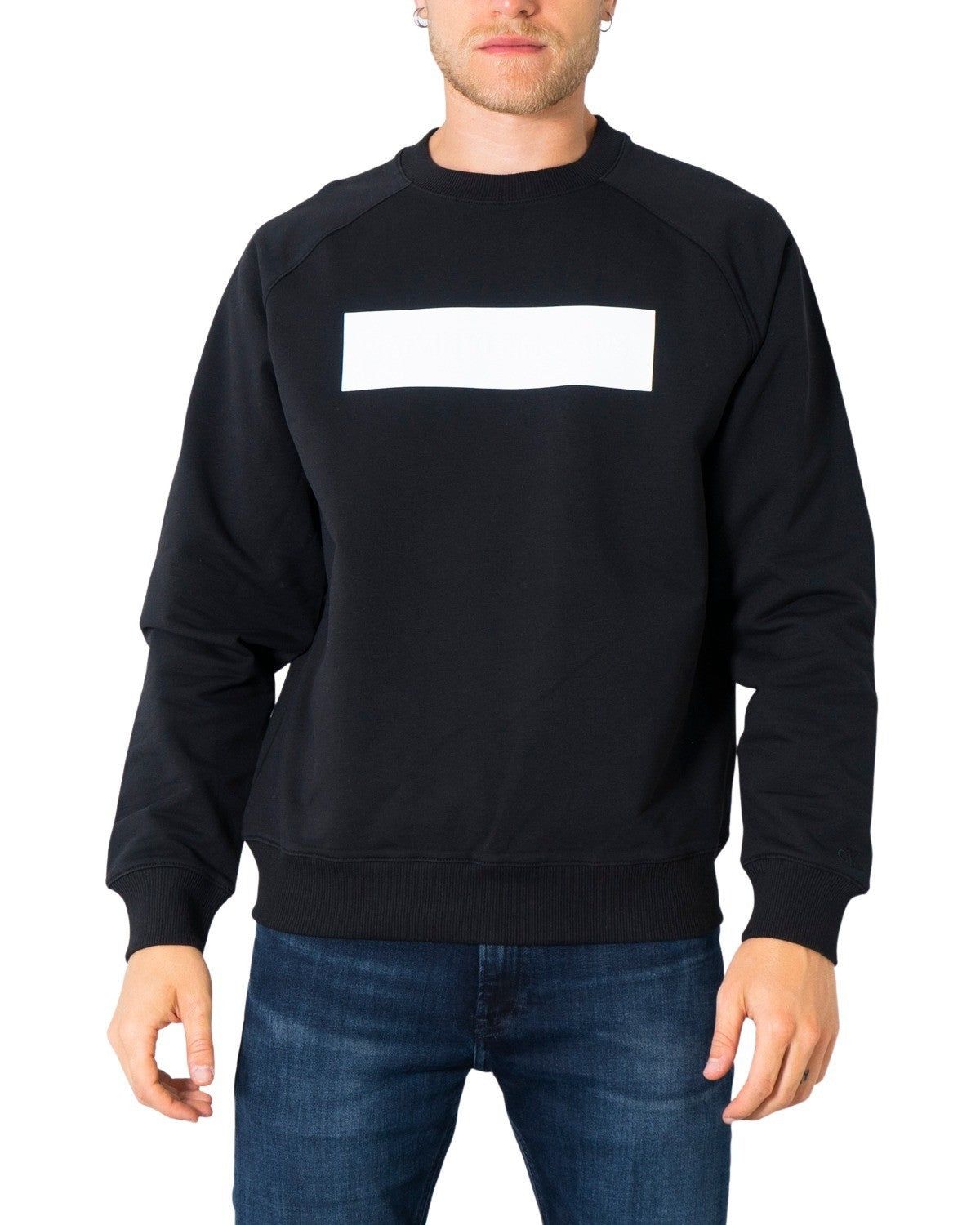 Brand: Calvin Klein Jeans Gender: Men Type: Sweatshirts Season: Fall/Winter  PRODUCT DETAIL • Color: black • Sleeves: long • Neckline: round neck  COMPOSITION AND MATERIAL • Composition: -95% cotton -5% elastane  •  Washing: machine wash at 30° -95% Cotton -5% Elastane