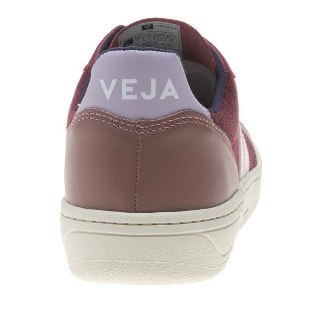 Liven Up Your Outfit With The Rich And Colourful V10 Pixel Womens Trainer From French Brand Veja. Made Using Ecological And Sustainable Materials, The Leather And Suede Lace Up Is Made In Brazil And Lined With Organic Cotton For A Luxe Finish.