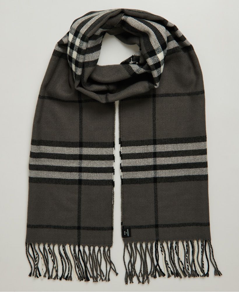 Whether you're accessorising an existing outfit or simply looking for classic looks and practical warmth, then the NYC scarf allows you to wear it your way.End tasselsSignature logo tabPresentation boxL 186 x W 39cm