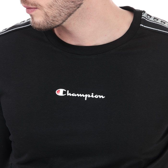 Mens Champion Stripe C Logo Tape Long Sleeve T- Shirt in black. – Ribbed crew neck. – Long sleeves with taped detail. – Champion logo on the chest. – Signature C logo embroidered above left cuff. – Ribbed cuffs. – Comfort fit. – 100% Cotton.  Machine washable.  – Ref: 213460KK01