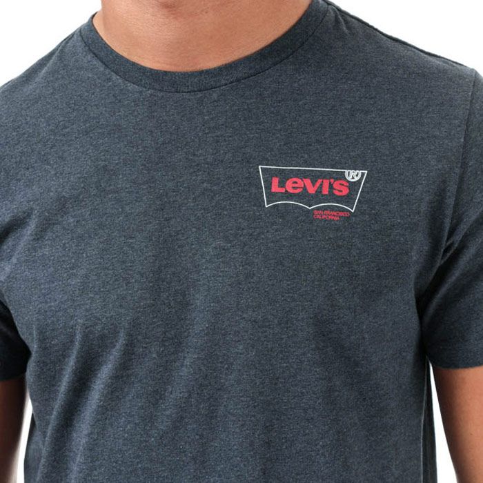 Mens Levi’s Graphic Crew Neck T-Shirt in grey.<BR><BR>- Ribbed crew neck.<BR>- Short sleeves. <BR>- Levi's logo printed at left chest.<BR>- Levi’s logo tab to side.<BR>- Tonal back neck tape.<BR>- Soft and comfortable cotton jersey fabric.<BR>- 100% Cotton.  Machine washable.<BR>- Ref: 22491-0882