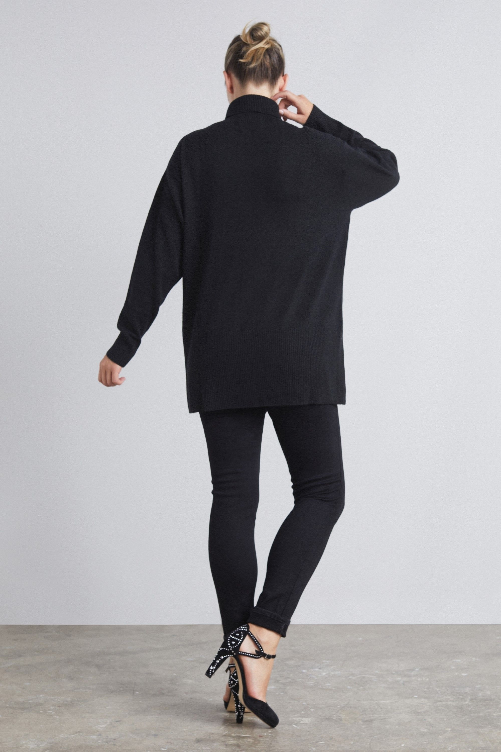 Relaxed Polo Neck Cashmere Sweater in Black