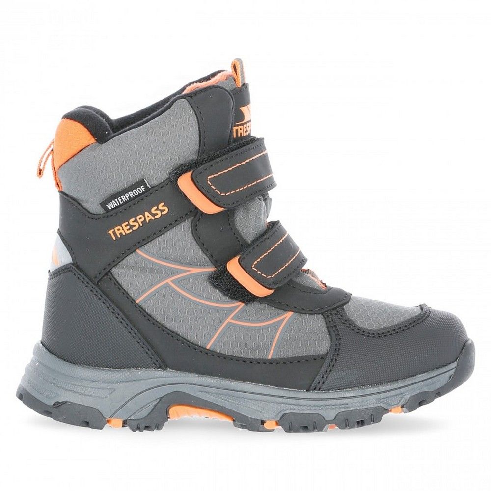 Kids waterproof boots. Waterproof and breathable membrane. Hook and loop straps. Reflective details. Rubber pull tabs. Upper: Textile/PU, Lining: Textile, Outsole: TPR.