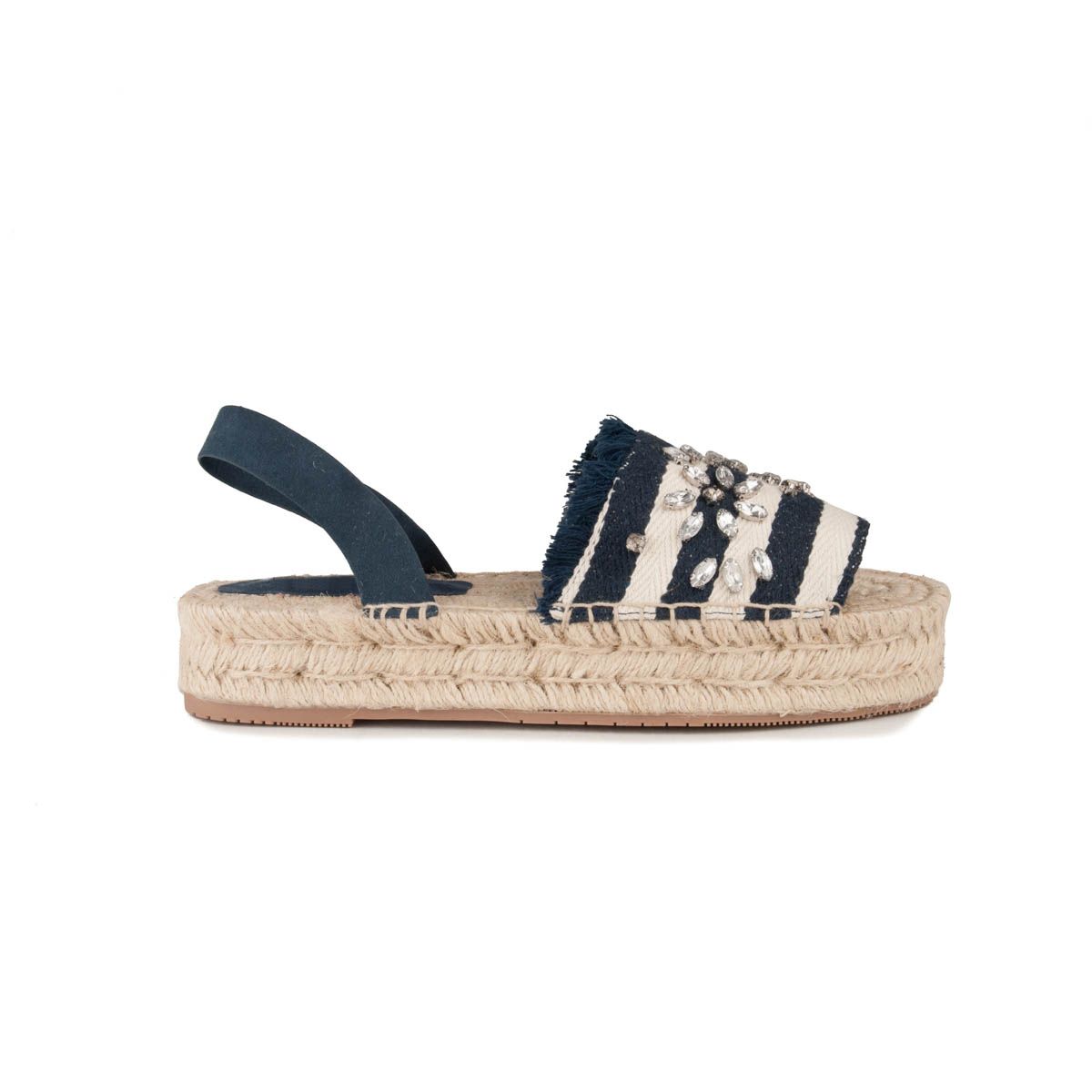 Great for summer thanks to its style and comfort. Unica and different thanks to its traditional Ibizan mix with the touch of platform and small stones. Natural and textile material for greater comfort and freshness in summer. Anti-slip rubber patin that covers the entire esparto sole. 4 cm platform.
