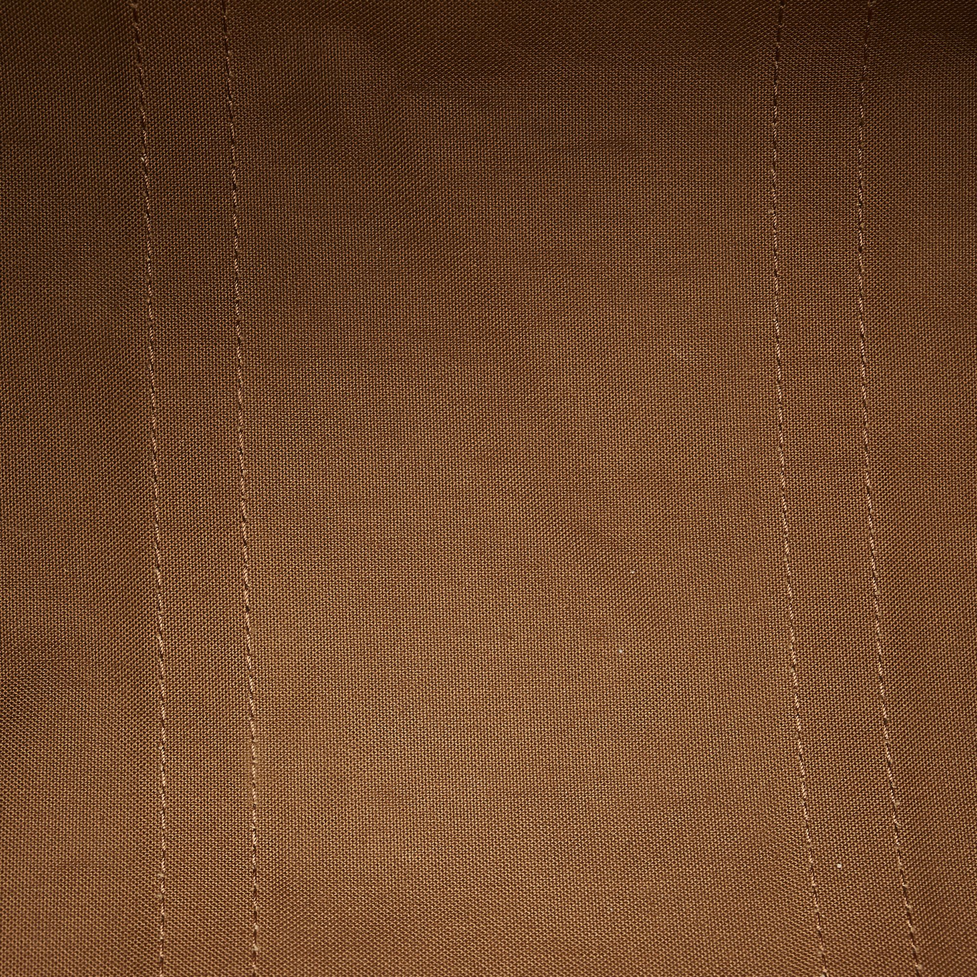 VINTAGE. RRP AS NEW. The Keepall 50 features a monogram canvas body, rolled leather handles and a top zip closure.


 Exterior back is discolored. Exterior bottom is discolored. Exterior corners is discolored, scratched and stained. Exterior front is discolored. Exterior handle is discolored, scratched and stained. Zipper is tarnished.

Dimensions:
Length 29cm
Width 50cm
Depth 22cm
Hand Drop 11cm
Shoulder Drop 11cm

Original Accessories: This item has no other original accessories.

Serial Number: SP0966
Color: Brown
Material: monogram Canvas
Boutique Reference: SSU122875K1342


Product Rating: VeryGoodCondition