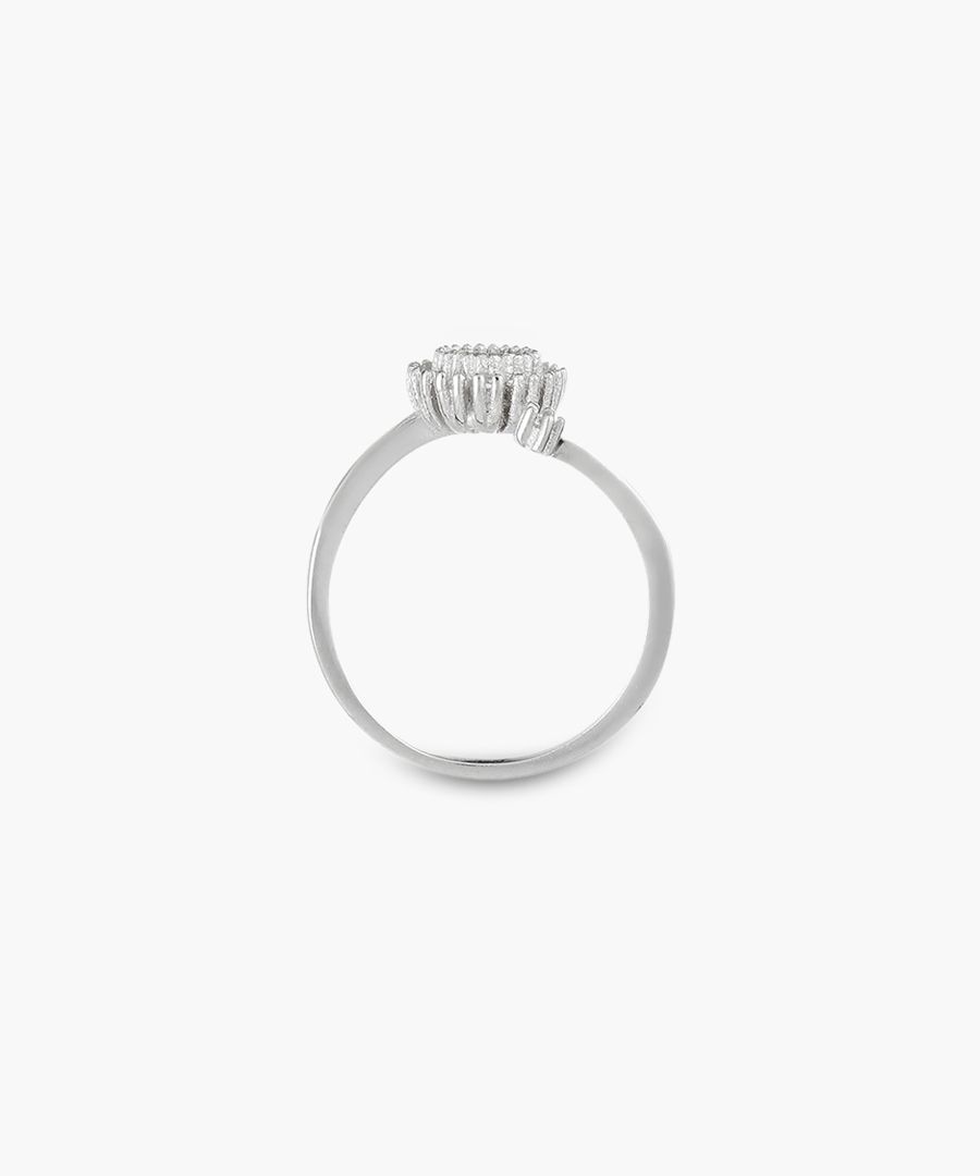 Master jewellers of Gold Vermeil jewellery- a complicated craft where sterling silver is cast in gold- Andrea Bellini brings a comprehensive range of accessories aimed to sublimate the many facets of the distinguished woman.