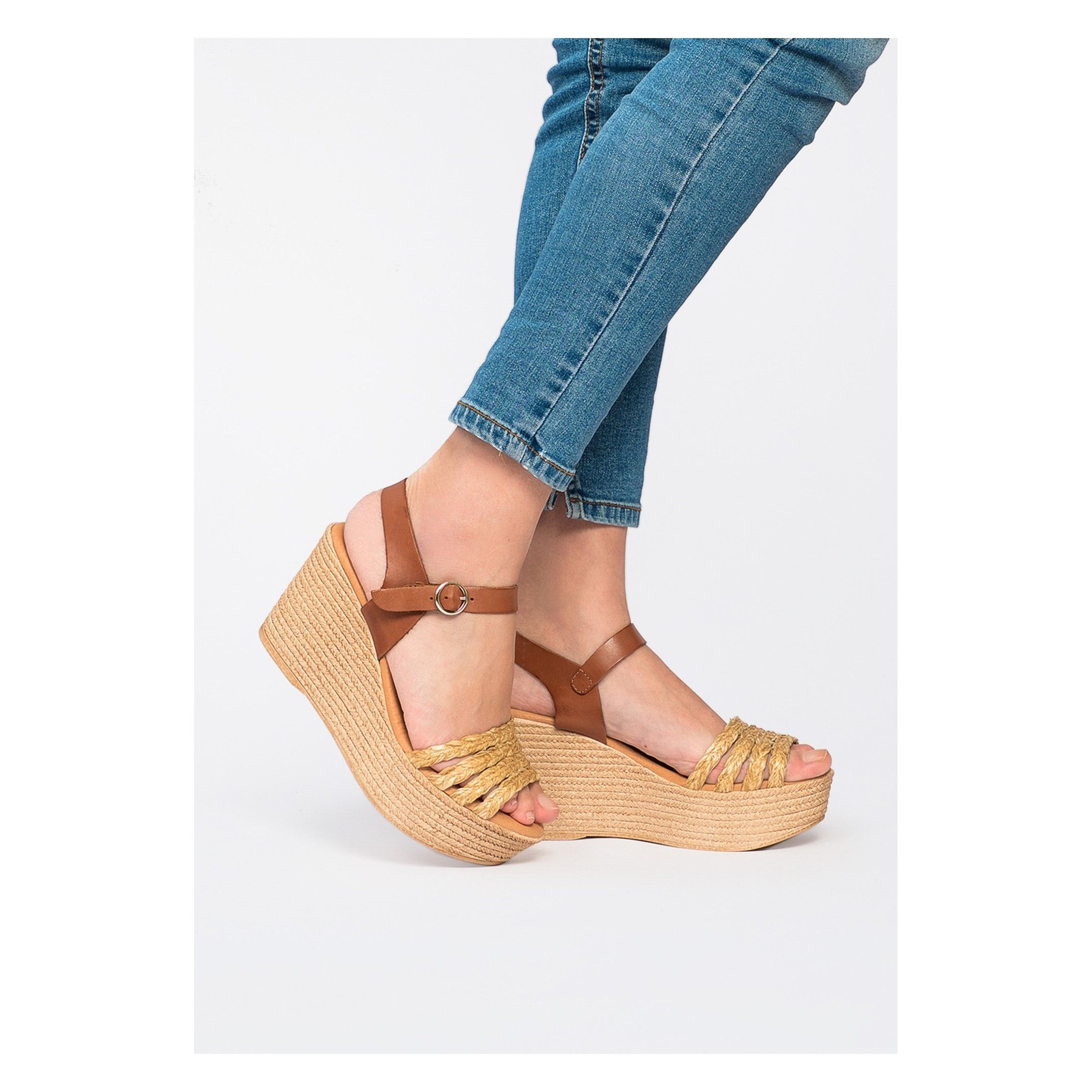 High Wedge sandals, by María Barceló Shoes. Upper: cowhide leather and textile. Closure: Metal buckle. Inner lining and insole: pig lining. Padded sole: 0,5 cm. Sole material: 100%, lightweight and non-slip. Heel height: 8'5 cm. Platform 3 cm. Designed and manufactured in Spain.