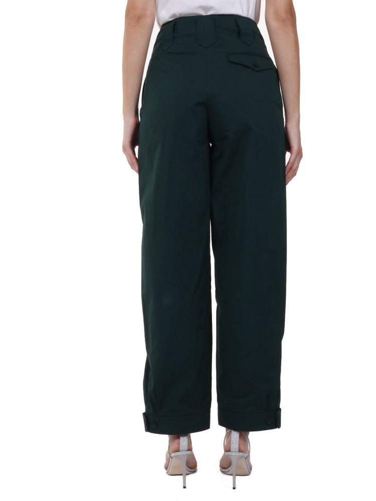 High-waisted trousers in green cotton with a soft fit. Adjustable bottom with buttons. Side and back pockets, belt loops. hidden zip and hook closure.The model is 1.78 cm tall and wears a size 36FR / 40IT