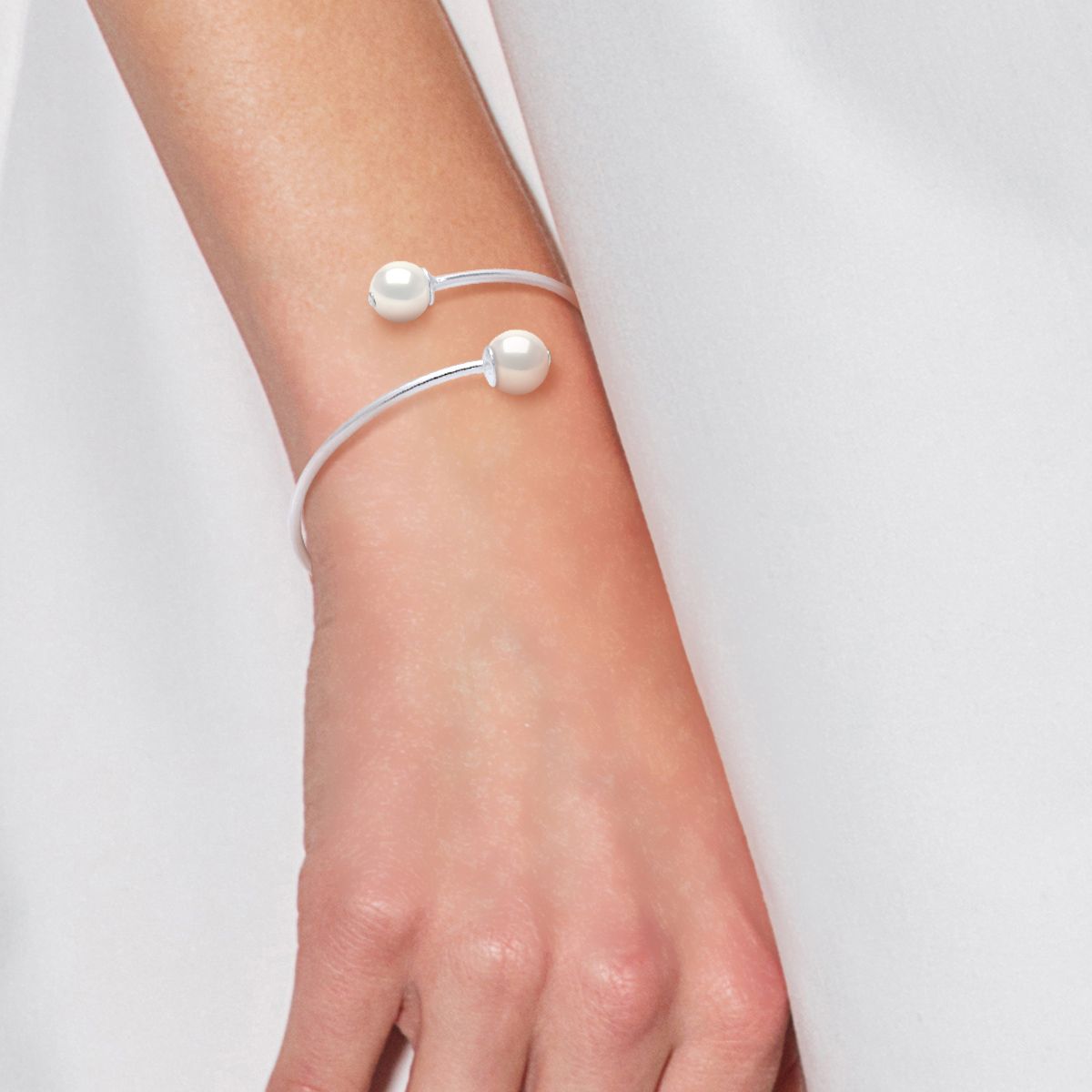 Bracelet YOU & I 925 Sterling Silver Adorned of 2 true Cultured Freshwater Pearls - Natural White Color Adjustable size - Our jewellery is made in France and will be delivered in a gift box accompanied by a Certificate of Authenticity and International Warranty