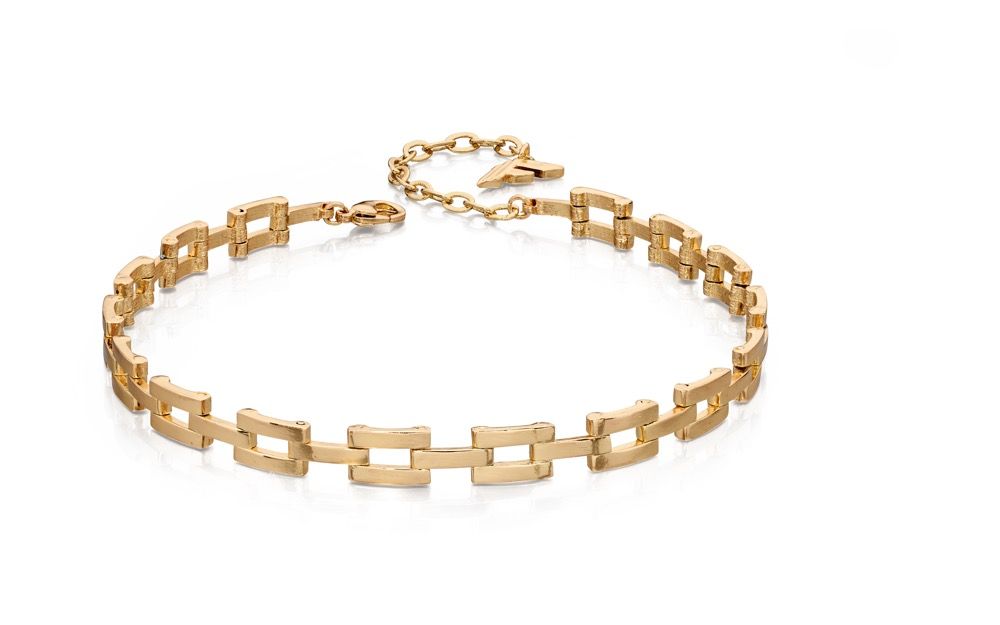 Fiorelli Fashion Gold Plated Link Chain Choker Necklace 28cm + 6cm<li>Design: This fascinating articulated choker is marvellous for any occasion. Wear alone or team up with any of the matching items for an accomplished look.<li>Composition: Made of alloy with imitation gold plating with a modern polished finish.<li>Item weight: 19.01g<li>Fitting: This necklace is 28cm in length with a 6cm extender chain so the length can be adjusted to suit you and fastens with a secure lobster clasp.<li>Packagi