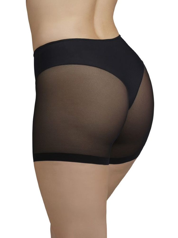 These shapewear briefs by Ysabel Mora are perfect for everyday wear. Sitting just below the belly button, these knickers are perfect for making the bottom of your abdomen seem smooth and seamless. The mesh leg panels ensure an endlessly smooth look. Size Guide: M (12), L (14), XL (16), 2XL (18).